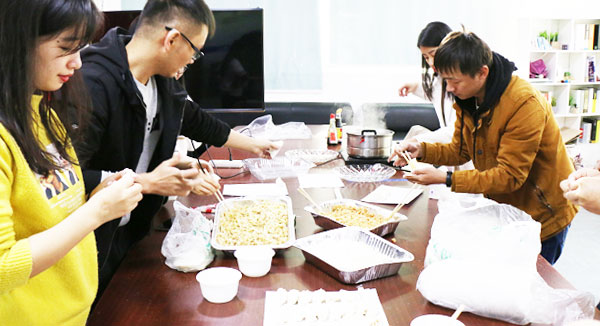 <b>唯創(chuàng)知音冬至包餃子活動</b>